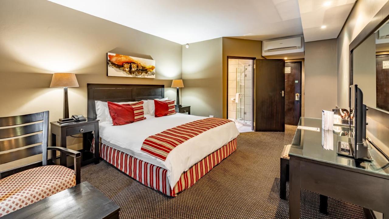 African Sky Hotels - Pine Lake Inn White River Bagian luar foto