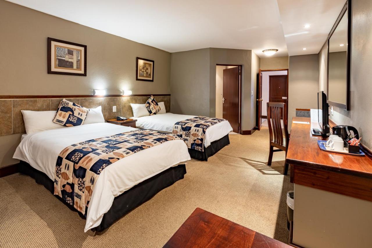 African Sky Hotels - Pine Lake Inn White River Bagian luar foto