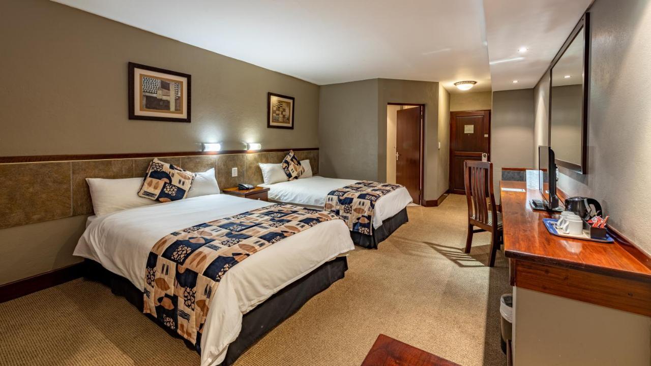 African Sky Hotels - Pine Lake Inn White River Bagian luar foto