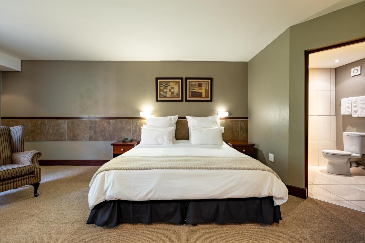 African Sky Hotels - Pine Lake Inn White River Bagian luar foto