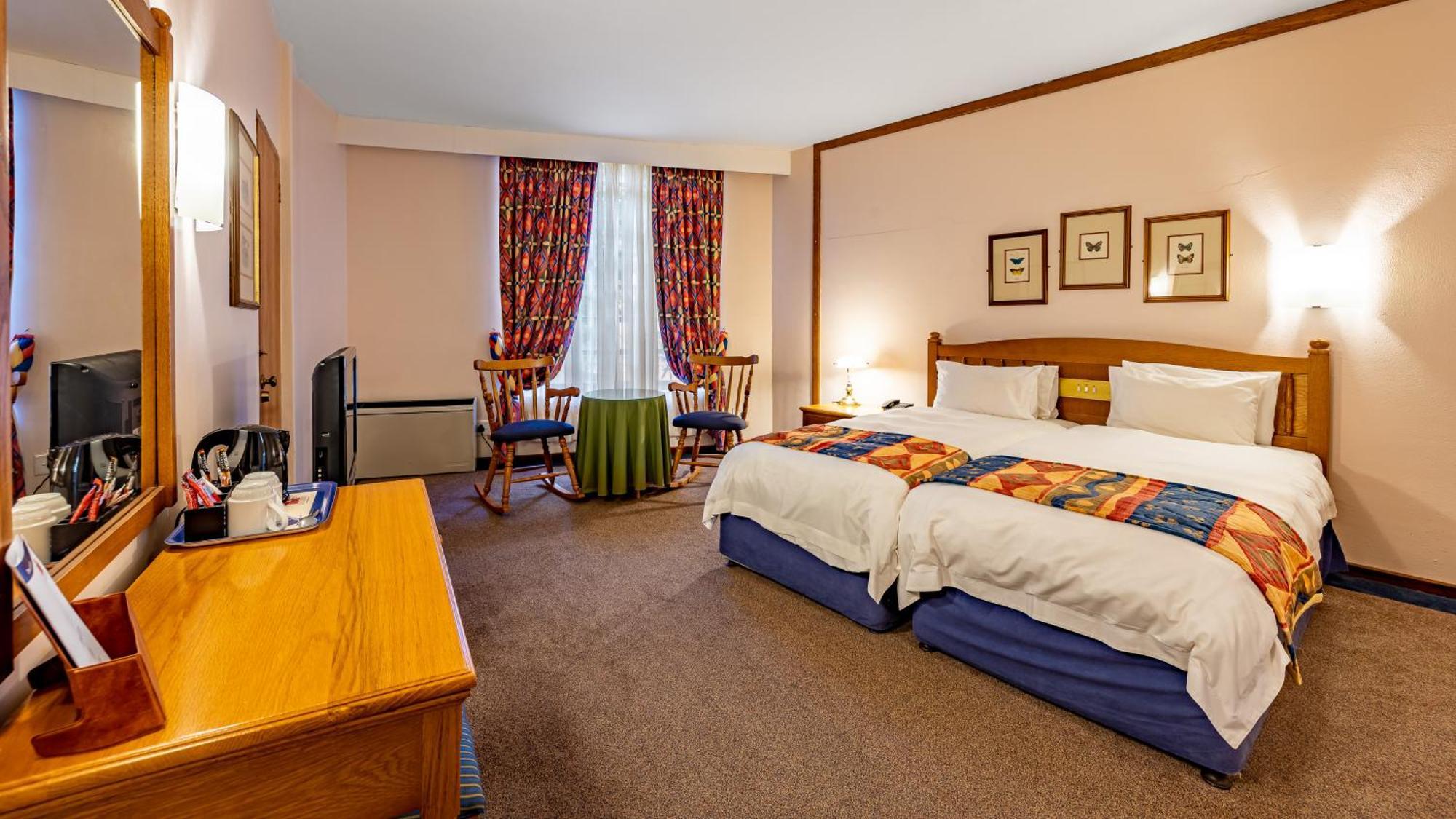 African Sky Hotels - Pine Lake Inn White River Bagian luar foto