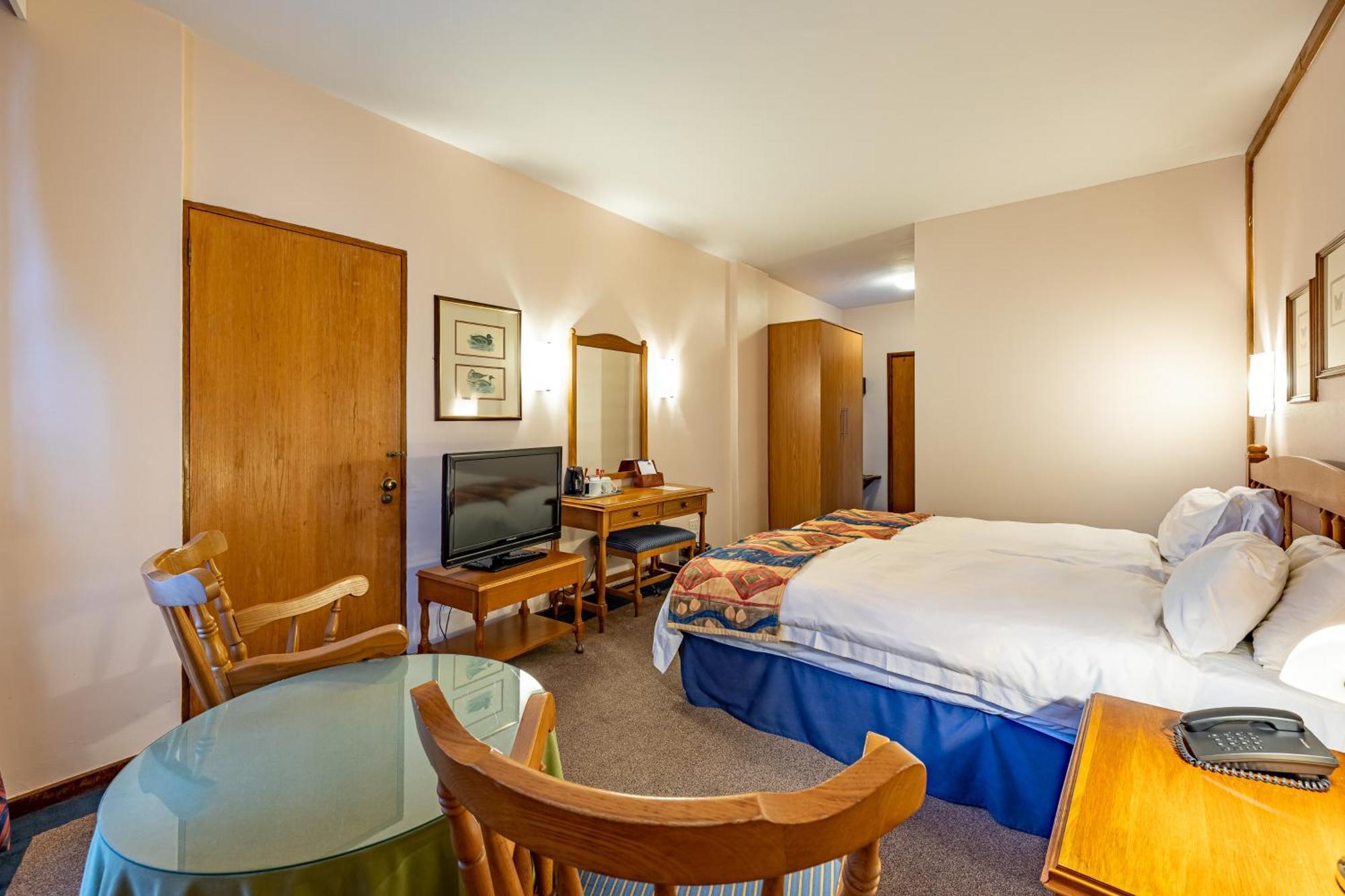 African Sky Hotels - Pine Lake Inn White River Bagian luar foto