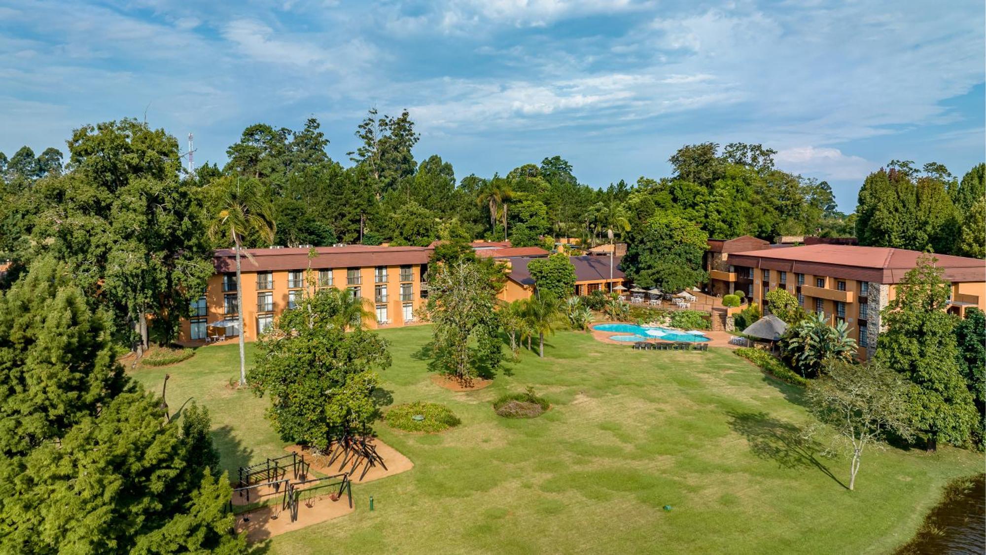 African Sky Hotels - Pine Lake Inn White River Bagian luar foto