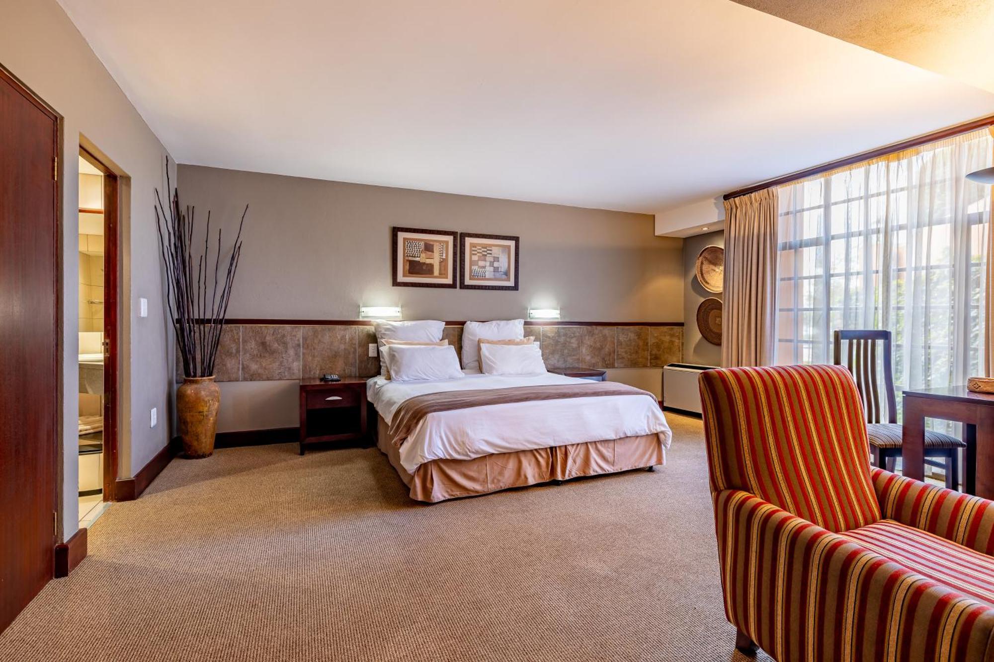 African Sky Hotels - Pine Lake Inn White River Bagian luar foto