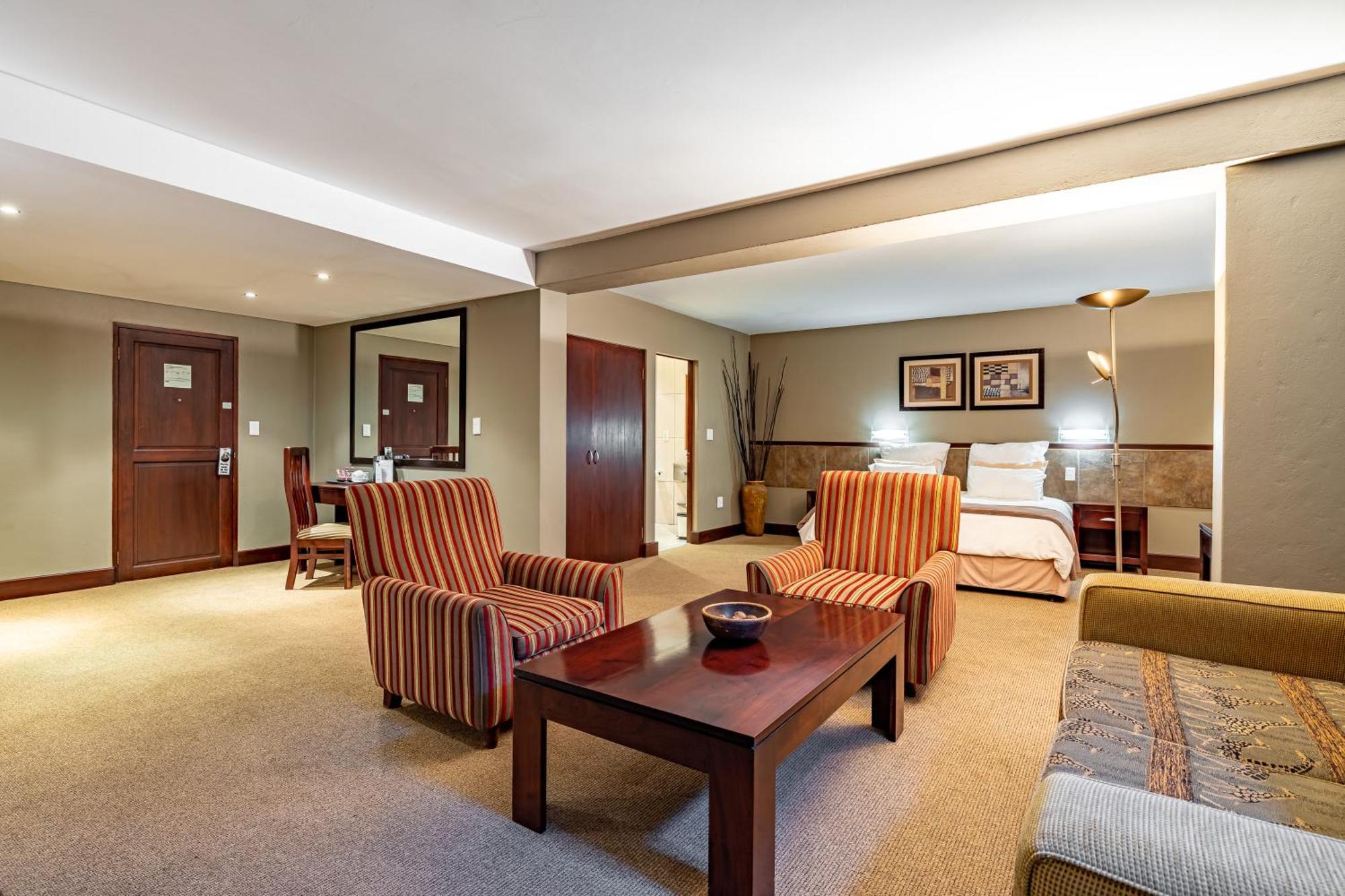 African Sky Hotels - Pine Lake Inn White River Bagian luar foto