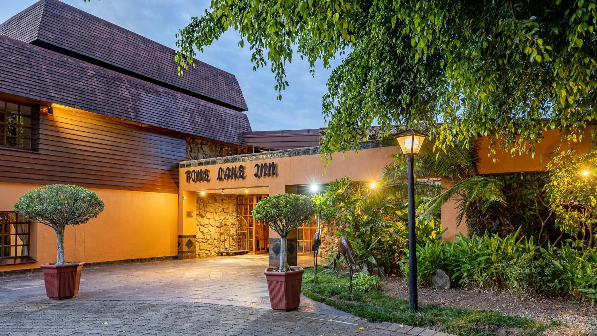 African Sky Hotels - Pine Lake Inn White River Bagian luar foto