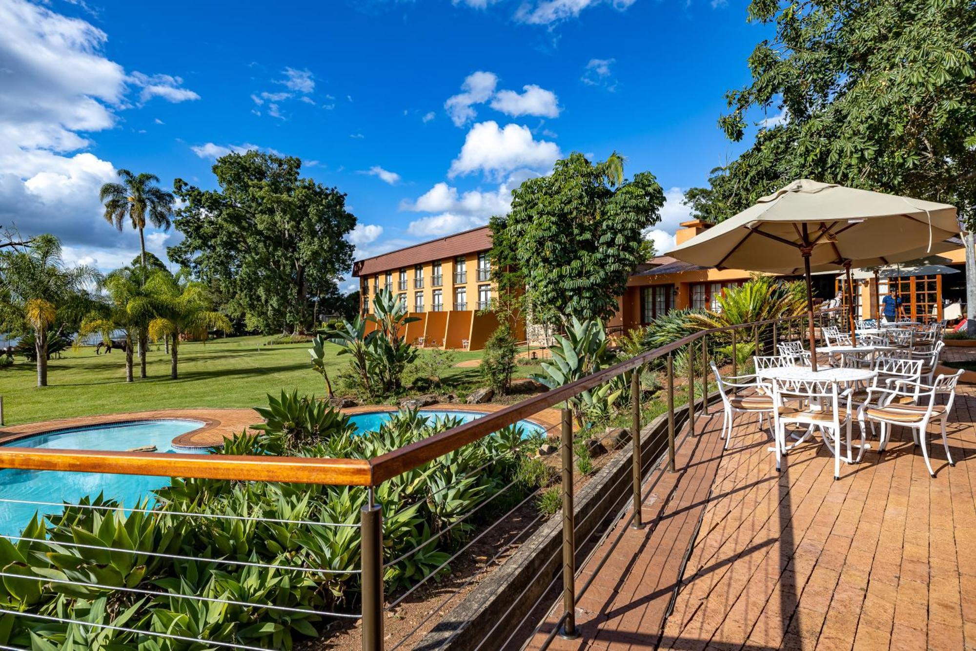 African Sky Hotels - Pine Lake Inn White River Bagian luar foto