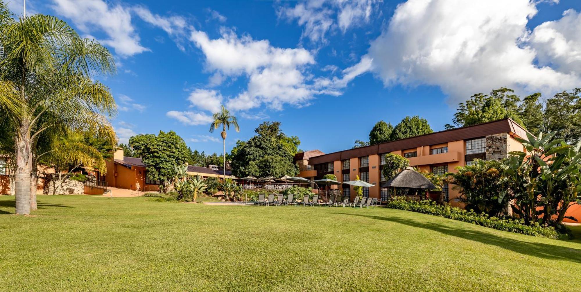 African Sky Hotels - Pine Lake Inn White River Bagian luar foto