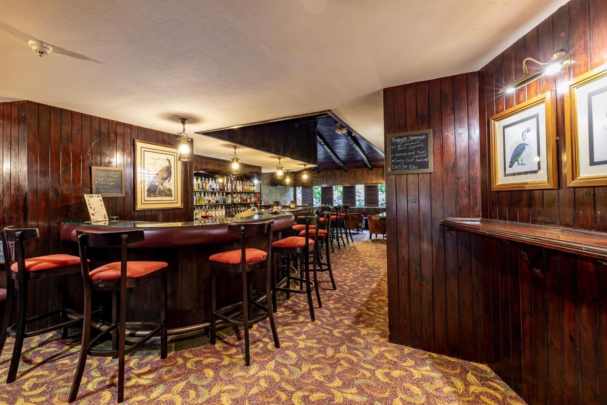 African Sky Hotels - Pine Lake Inn White River Bagian luar foto