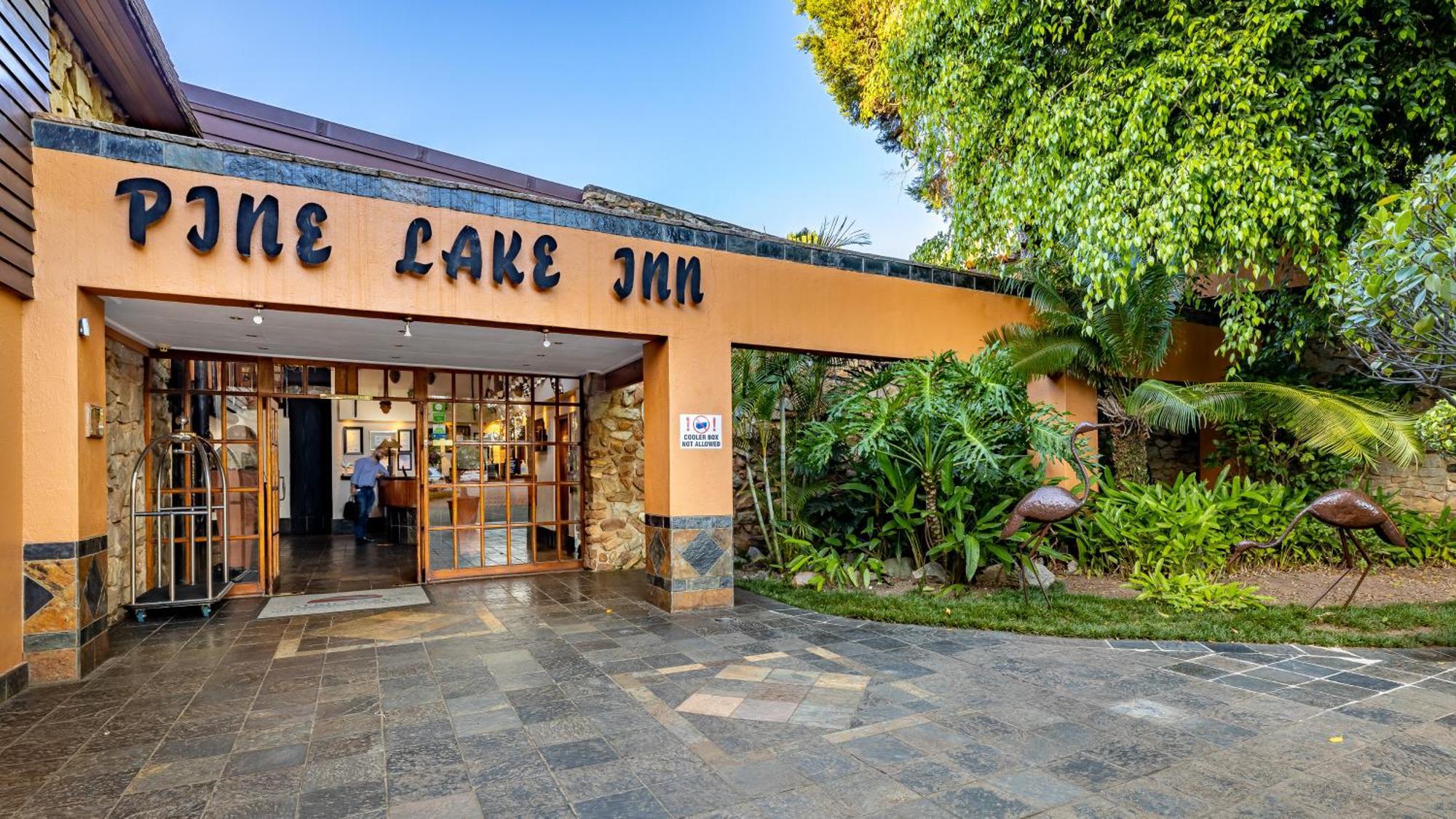 African Sky Hotels - Pine Lake Inn White River Bagian luar foto